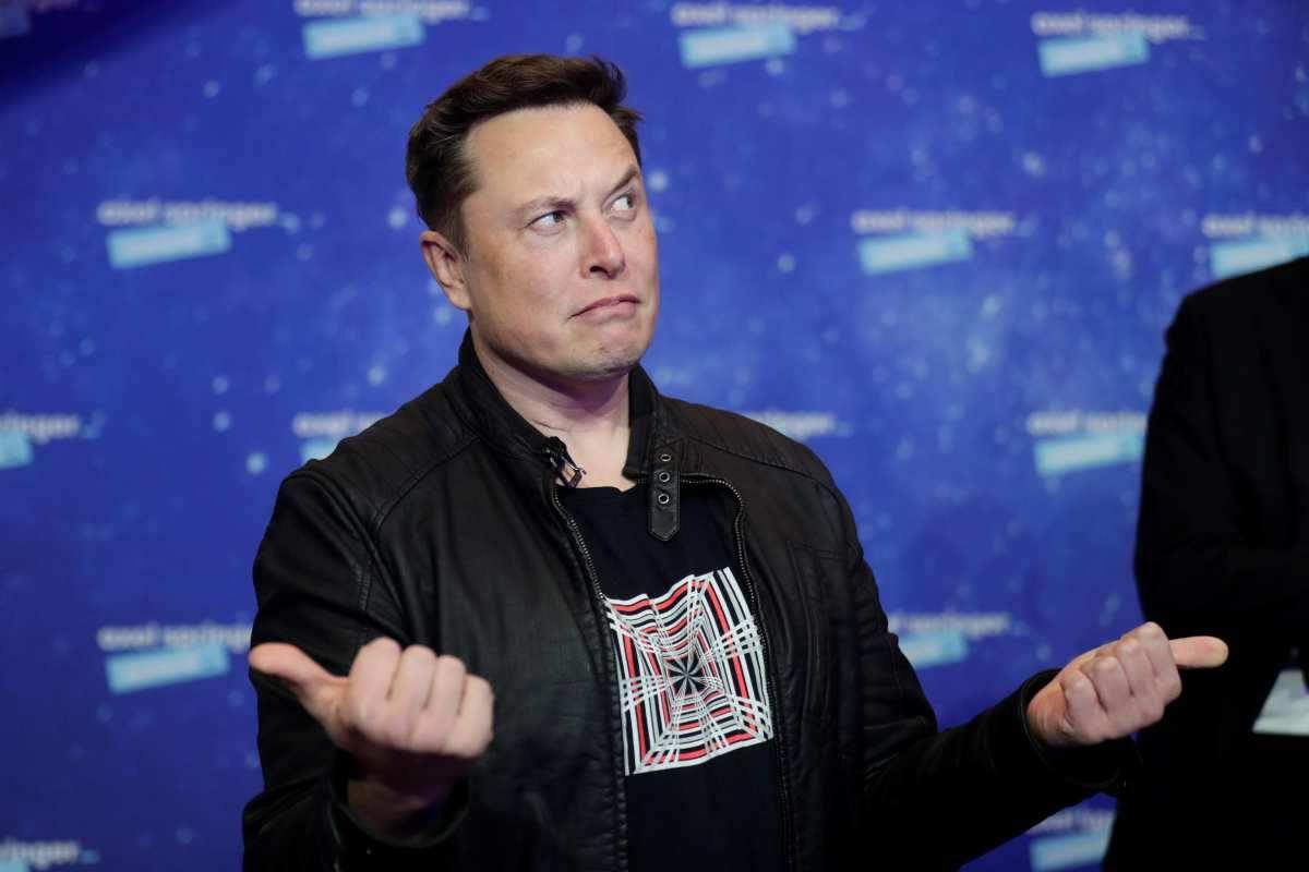 Elon Musk, nuova marcia indietro su X: ecco su cosa