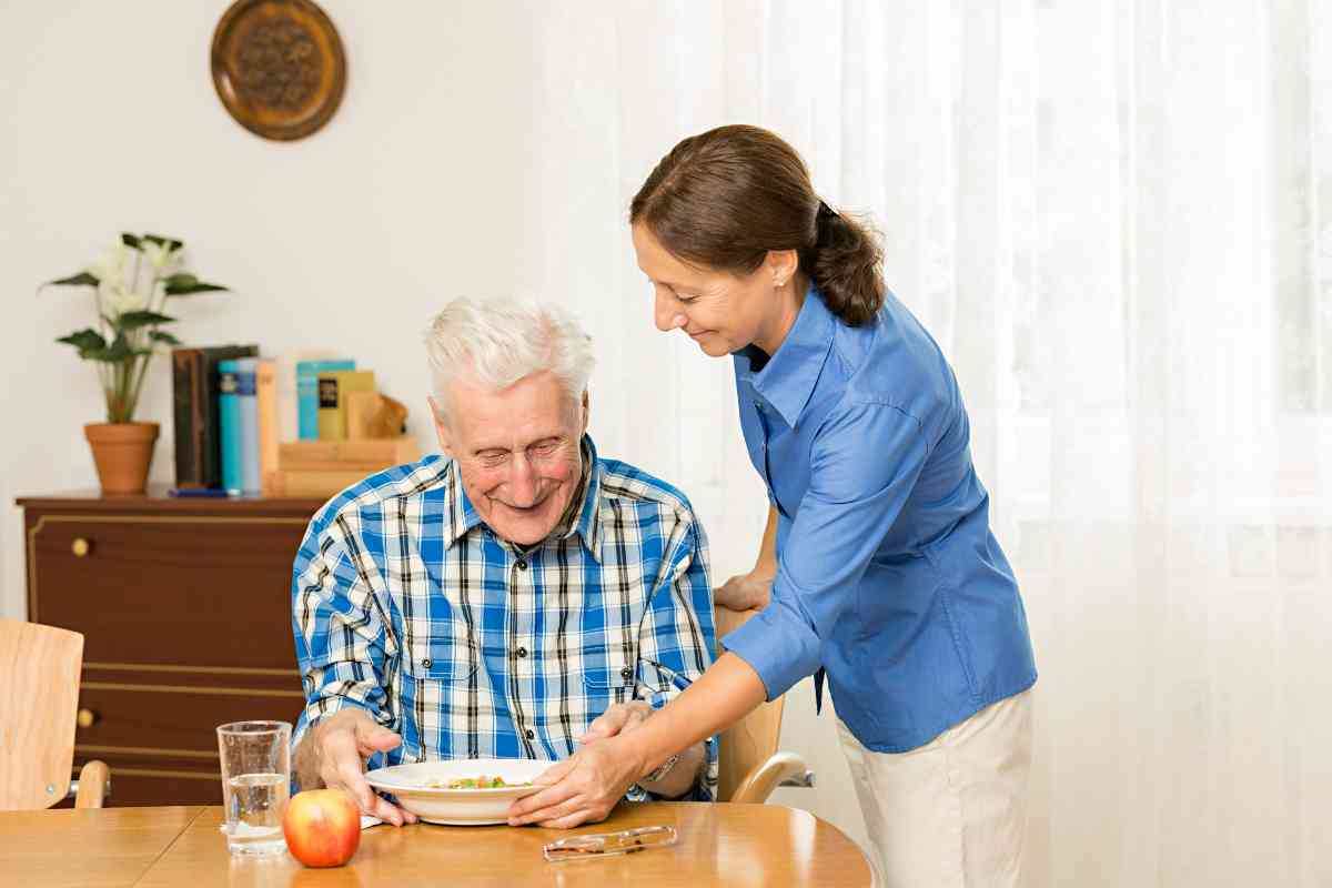 figlio caregiver dovere di cura genitori