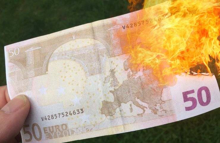 Banconota da 50 euro bruciata