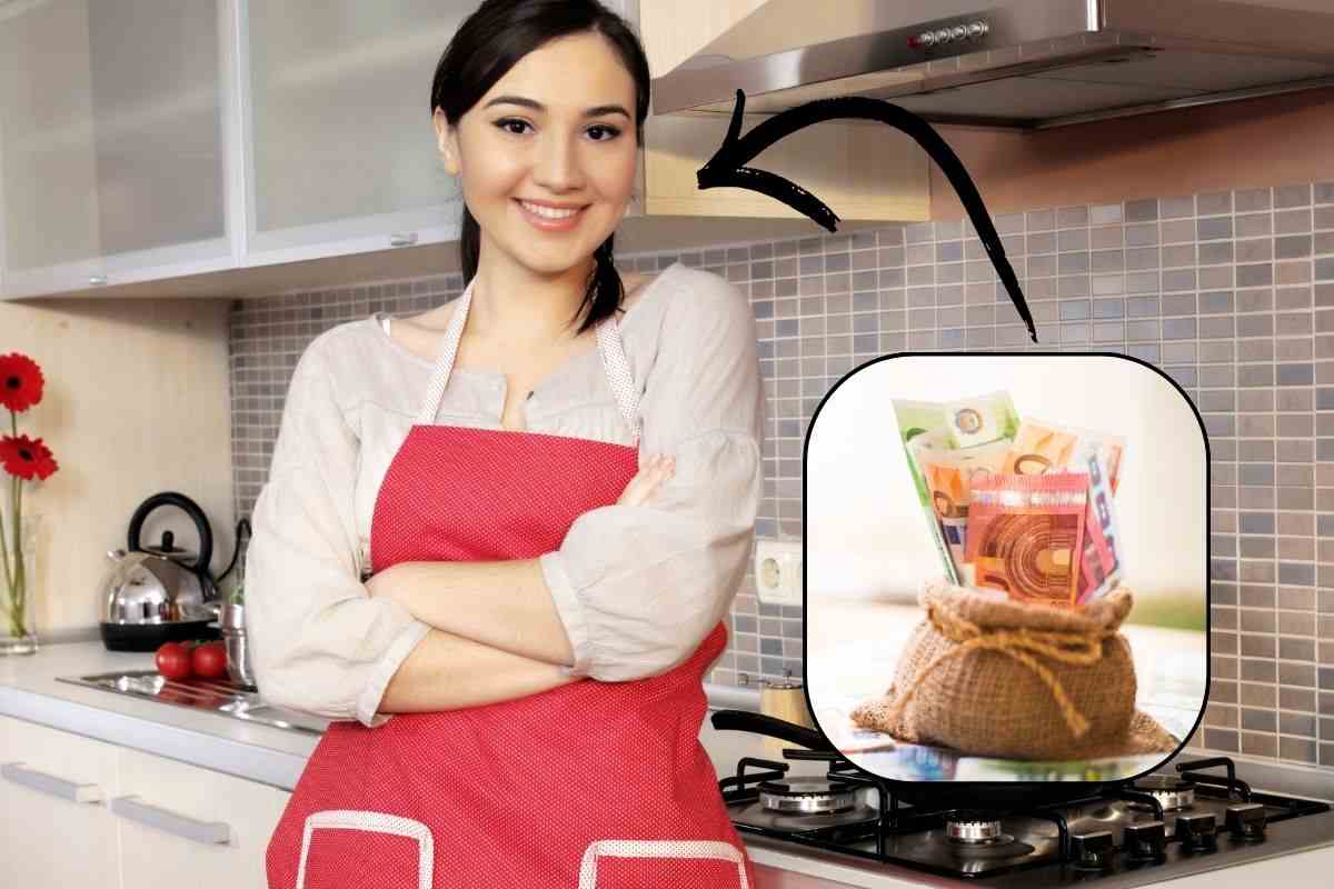 Ragazza sorridente in cucina