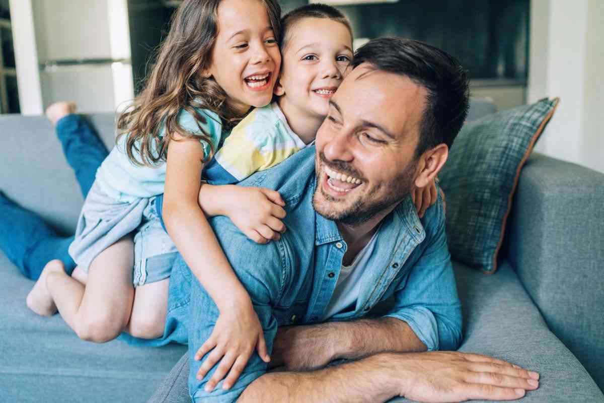 Papà si diverte in casa