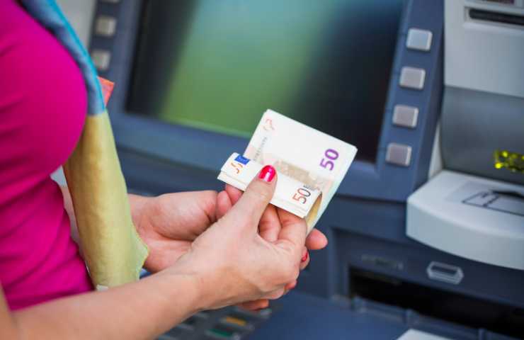 Donna euro ATM banca