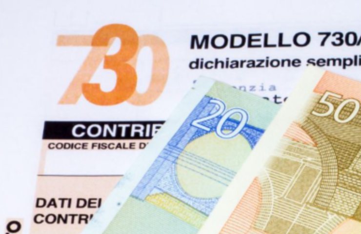 Modello 730 con banconote in euro