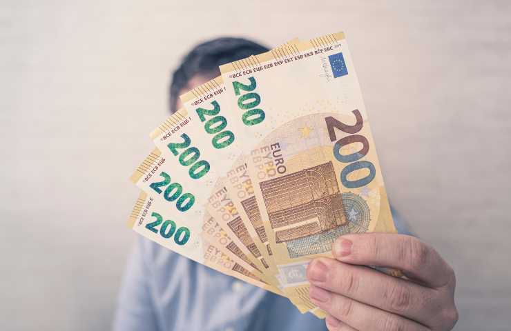 disoccupato riceve il bonus da 1000 euro