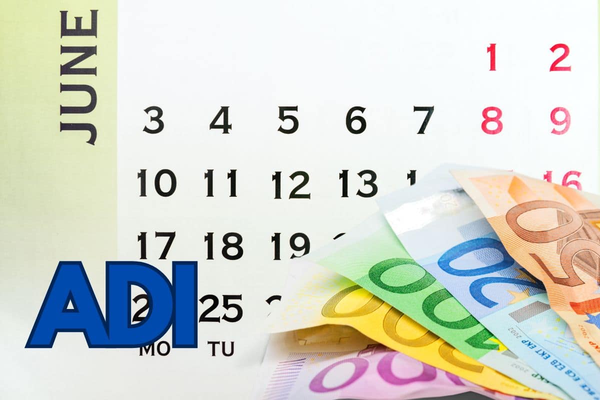 Calendario giugno 2024 con scritta ADI e banconote euro