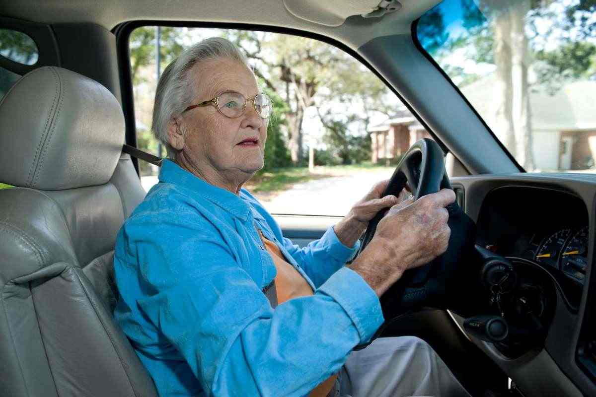 Anziano al volante