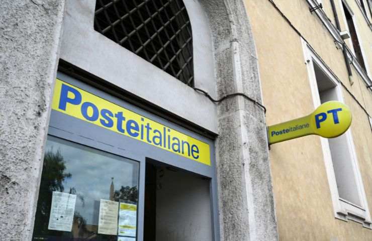 Entrata di un ufficio postale