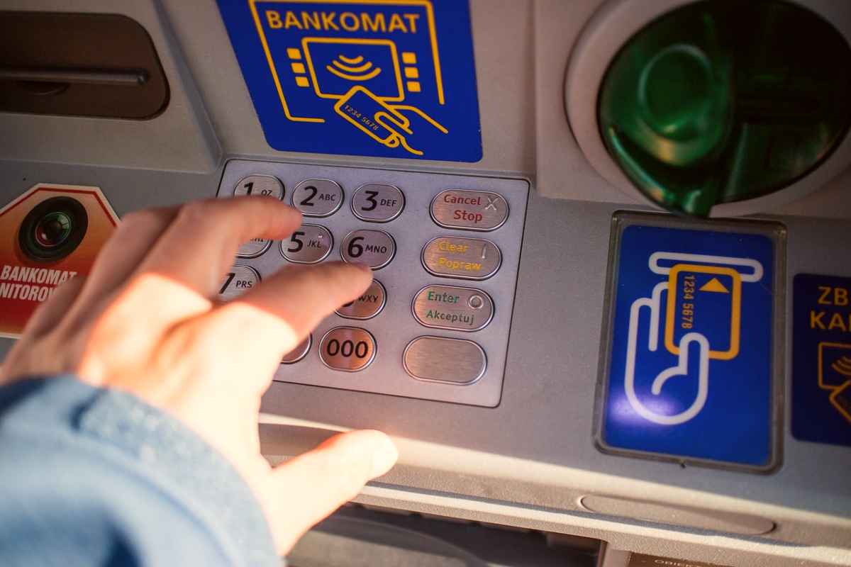 come usare il bancomat all'estero