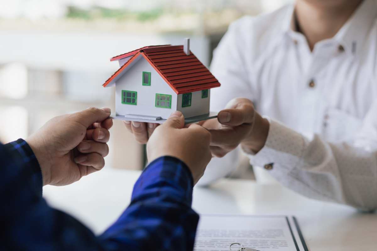 modello casa passato di mano in mano