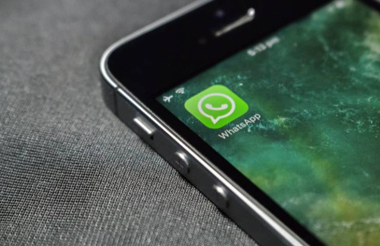 si può essere licenziati tramite messaggio WhatsApp?