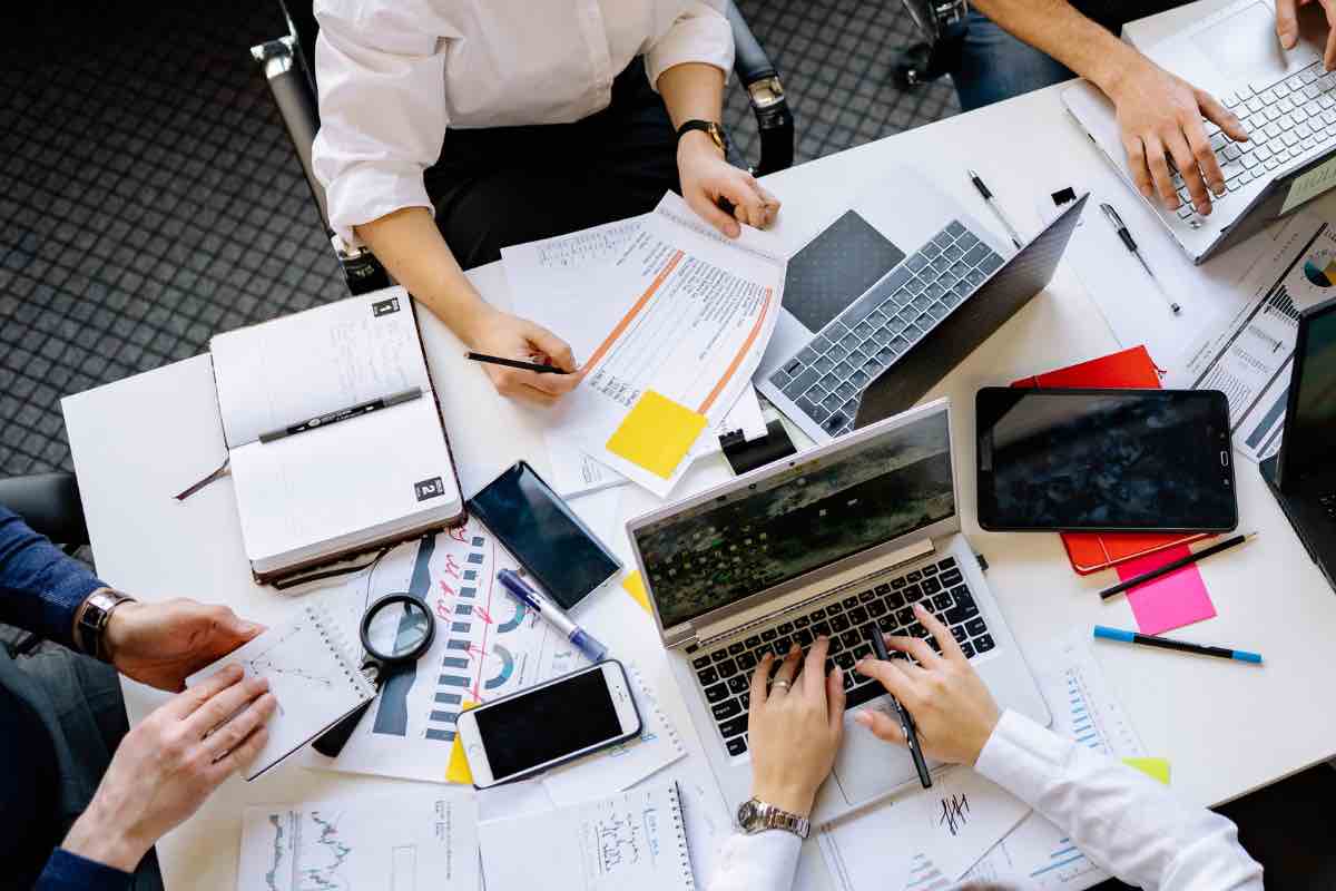 Comunicazioni telematiche a lavoro per la residenza